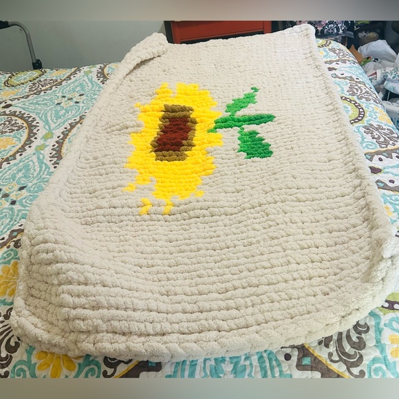Hand crafted chunky chenille sunflower lap/display throw. New. Warm & beautiful - Picture 2 of 3